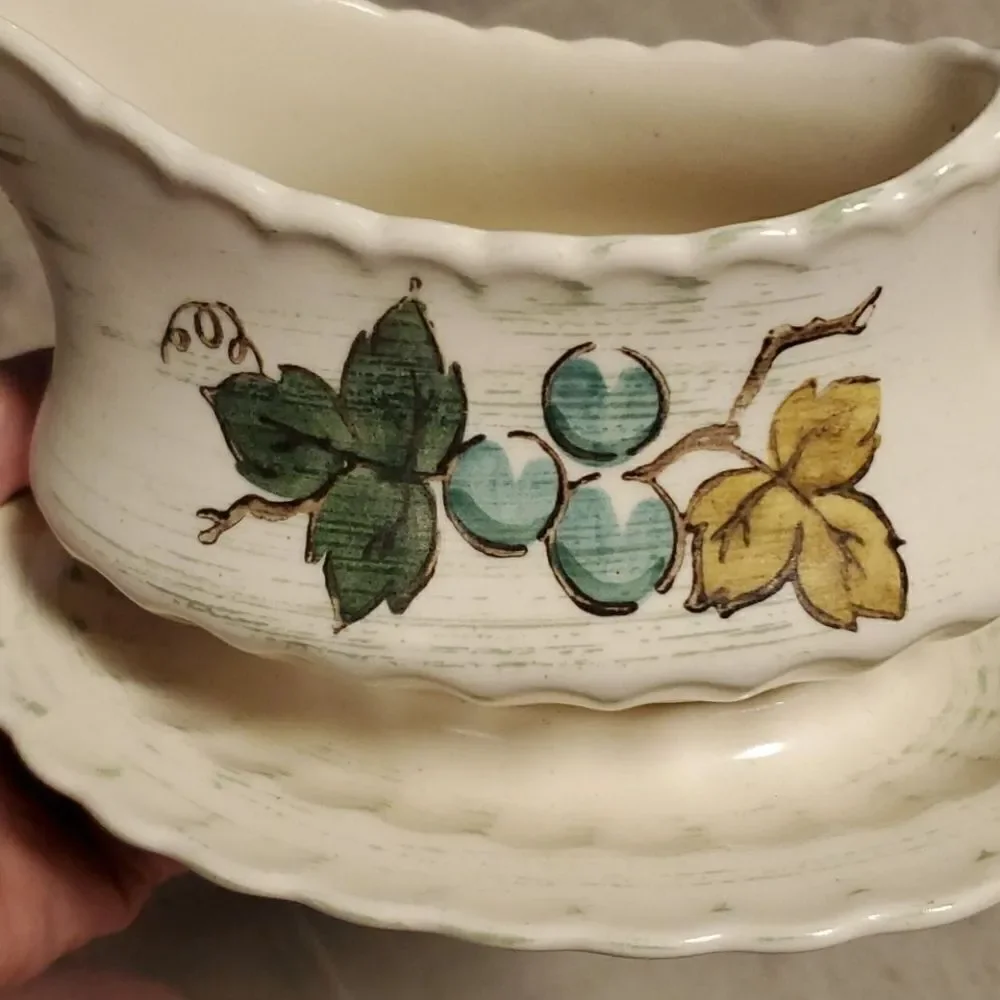 EUC Vintage Small Ivory Gravy Boat